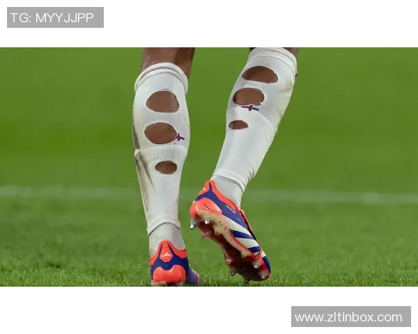 足球服装的时尚潮流与运动性能完美结合的探讨与分析