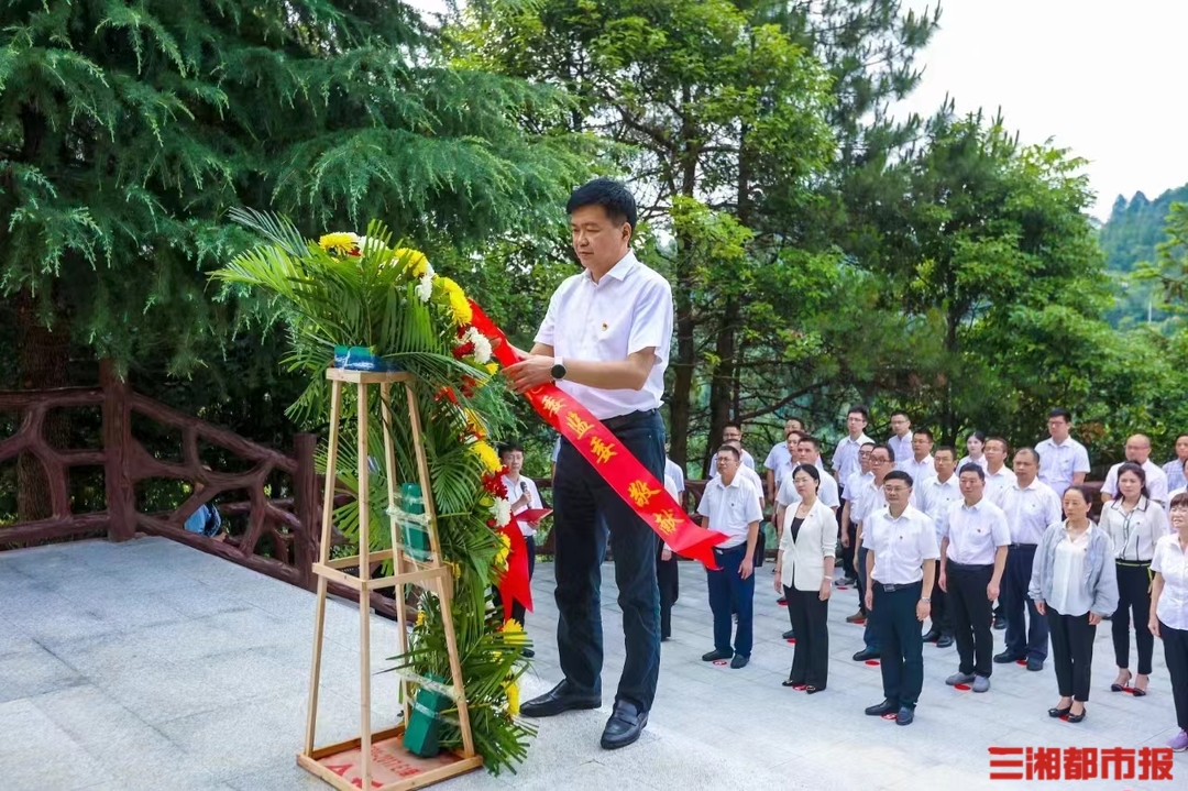 半岛体育清明时节丨清明“祭忆”：他们从未远去我们从未忘记(图1)