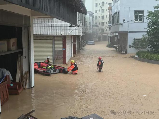 半岛体育“仍有部分镇村失联”！广东多地紧急停课(图2)