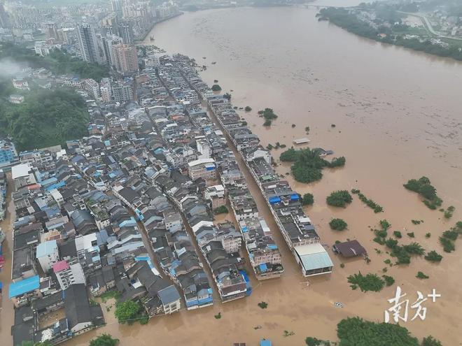 半岛体育“仍有部分镇村失联”！广东多地紧急停课(图1)