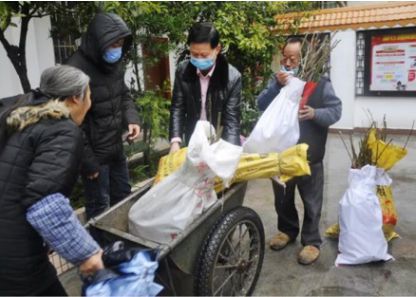 半岛(中国)体育·官方网站粤引早脆梨、青脆柚、麒麟三华李……广东省农科院向贫困户(图2)