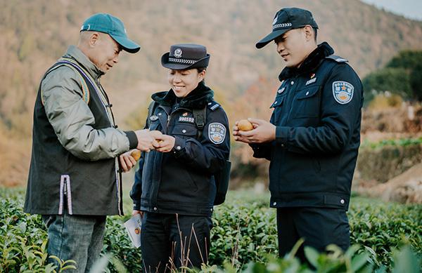 半岛(中国)体育·官方网站“颜值”高“成色”足！这幅以“蓝”护“绿”的画卷等你来(图1)